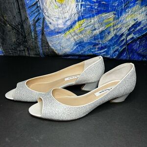 New Nina White Rhinestone Low Heels Size 8 Wide